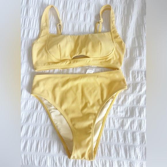 NWOT Cupshe Dandelion Haze Yellow Bikini Set Size Medium Swimsuit Bathsing Suit - Picture 3 of 6